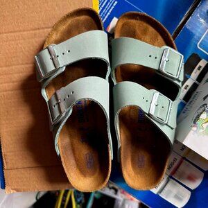 Women's Softbed Birkenstock - Great Condition - Barely worn - Matcha Nubuck